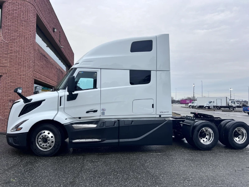 2026 VOLVO VNL64T860