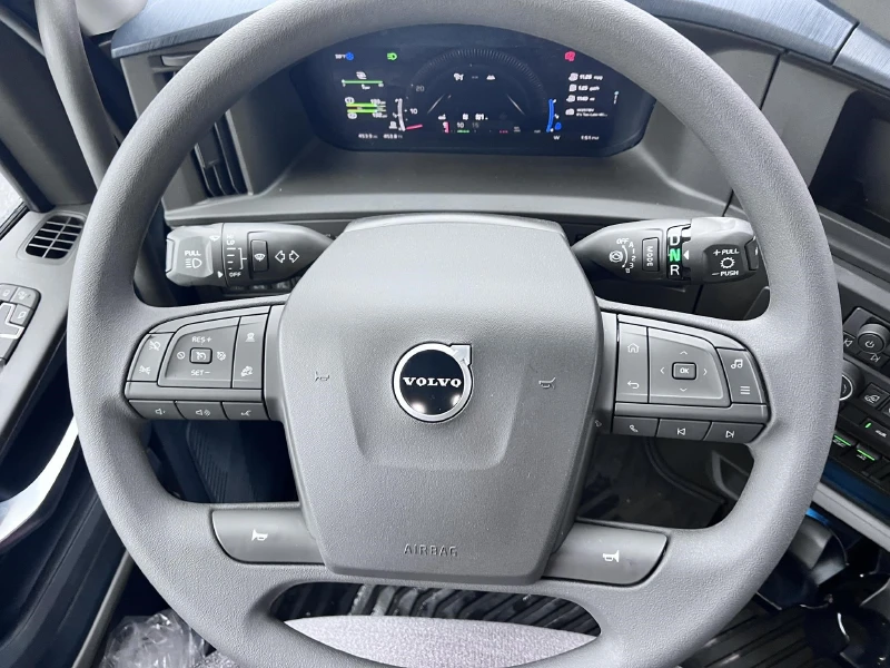 2026 VOLVO VNL64T860