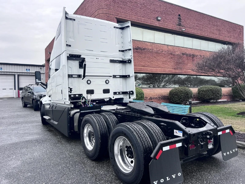 2026 VOLVO VNL64T860