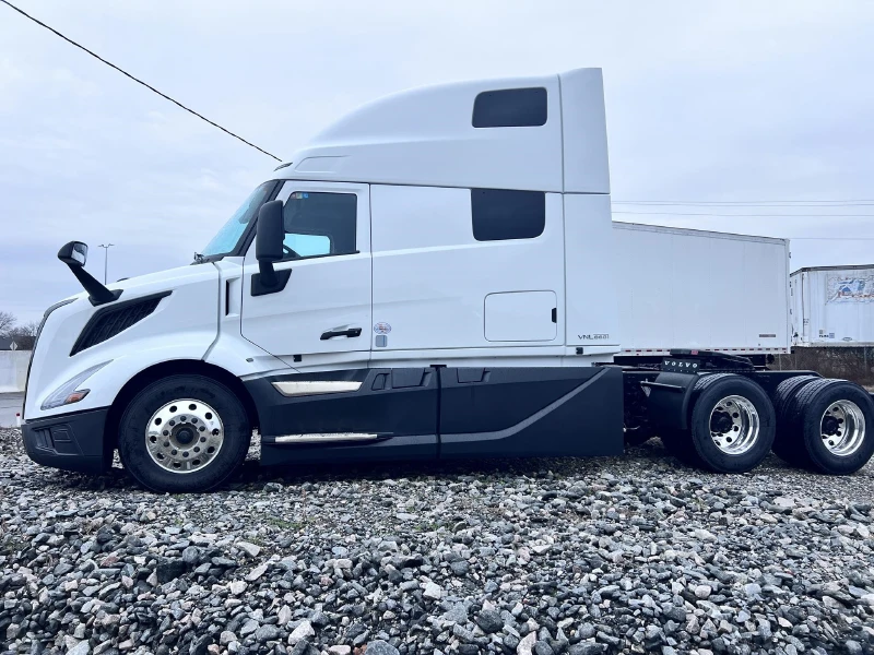 2026 VOLVO VNL64T860