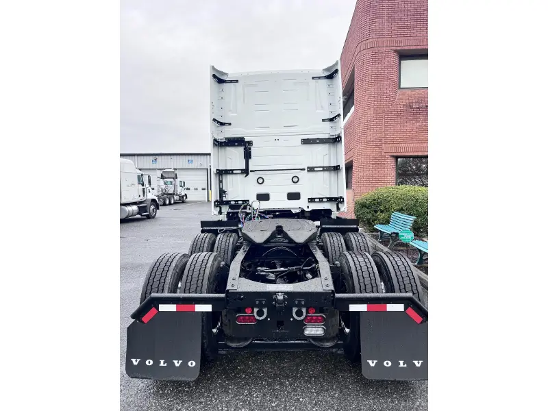 2026 VOLVO VNL64T860