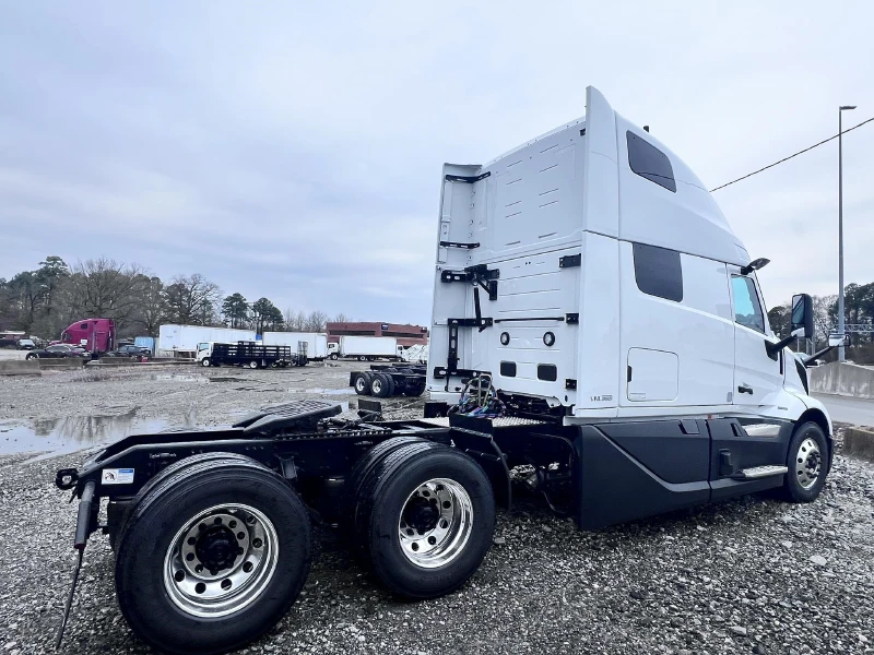 2026 VOLVO VNL64T860