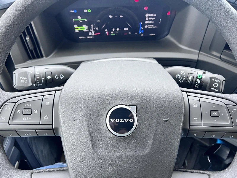 2026 VOLVO VNL64T860