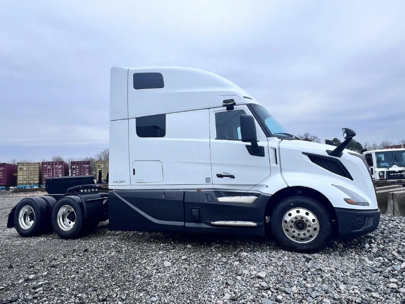 2026 VOLVO VNL64T860
