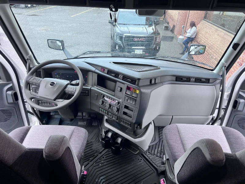 2026 VOLVO VNL64T860