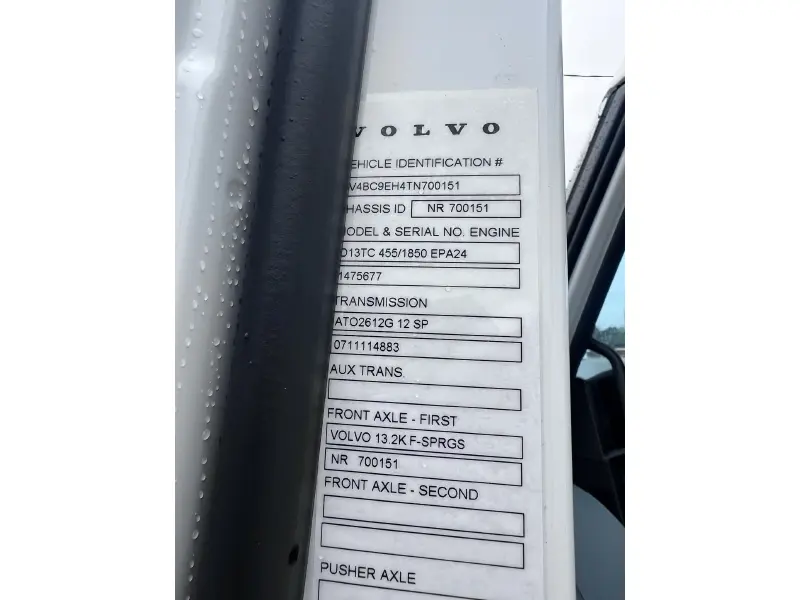 2026 VOLVO VNL64T860