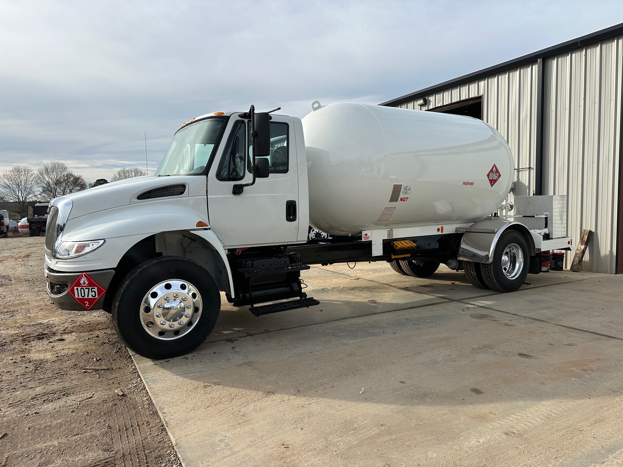 2015 INTERNATIONAL DURASTAR 4300 in Miami, FL