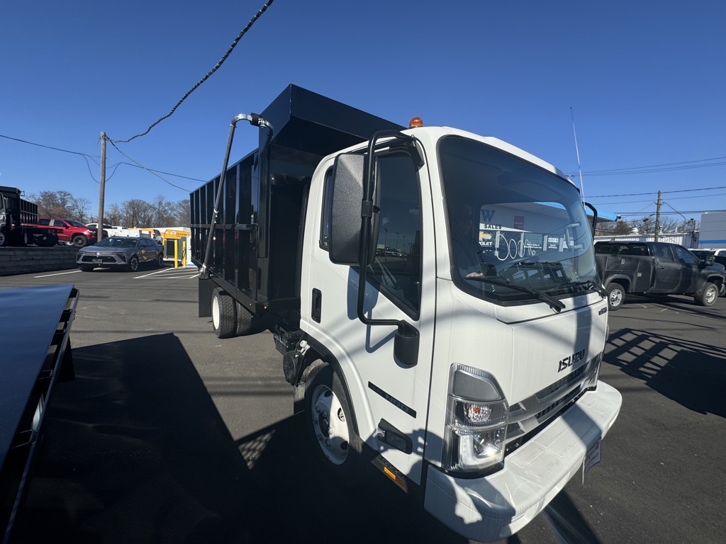 2025 ISUZU NRR in Riverside, NJ