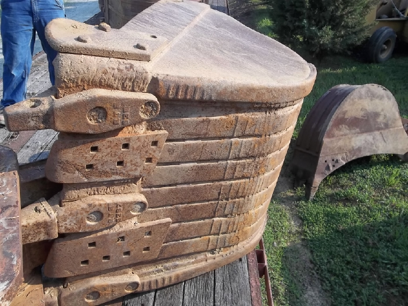 OTHER EQUIPMENT EXCAVATOR BUCKET
