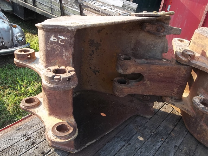 OTHER EQUIPMENT EXCAVATOR BUCKET