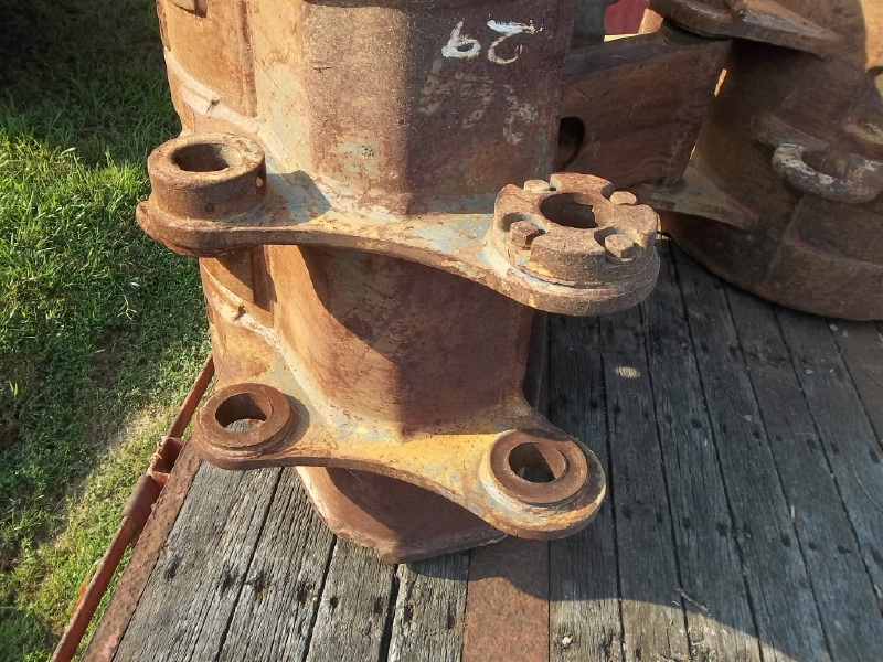 OTHER EQUIPMENT EXCAVATOR BUCKET