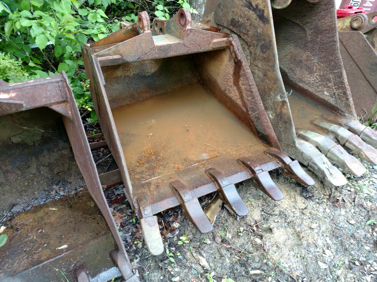 FORD 3' BACKHOE BUCKET in Greensboro, NC