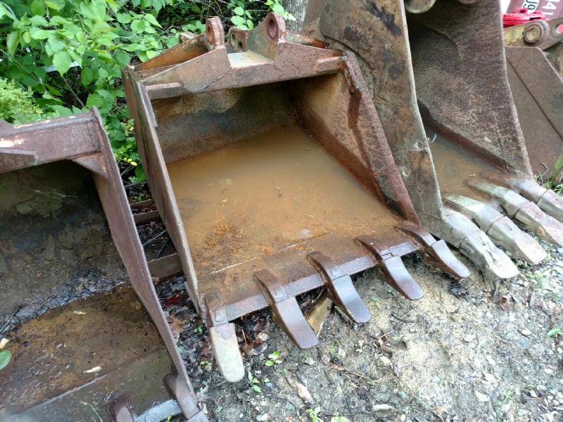 FORD 3' BACKHOE BUCKET