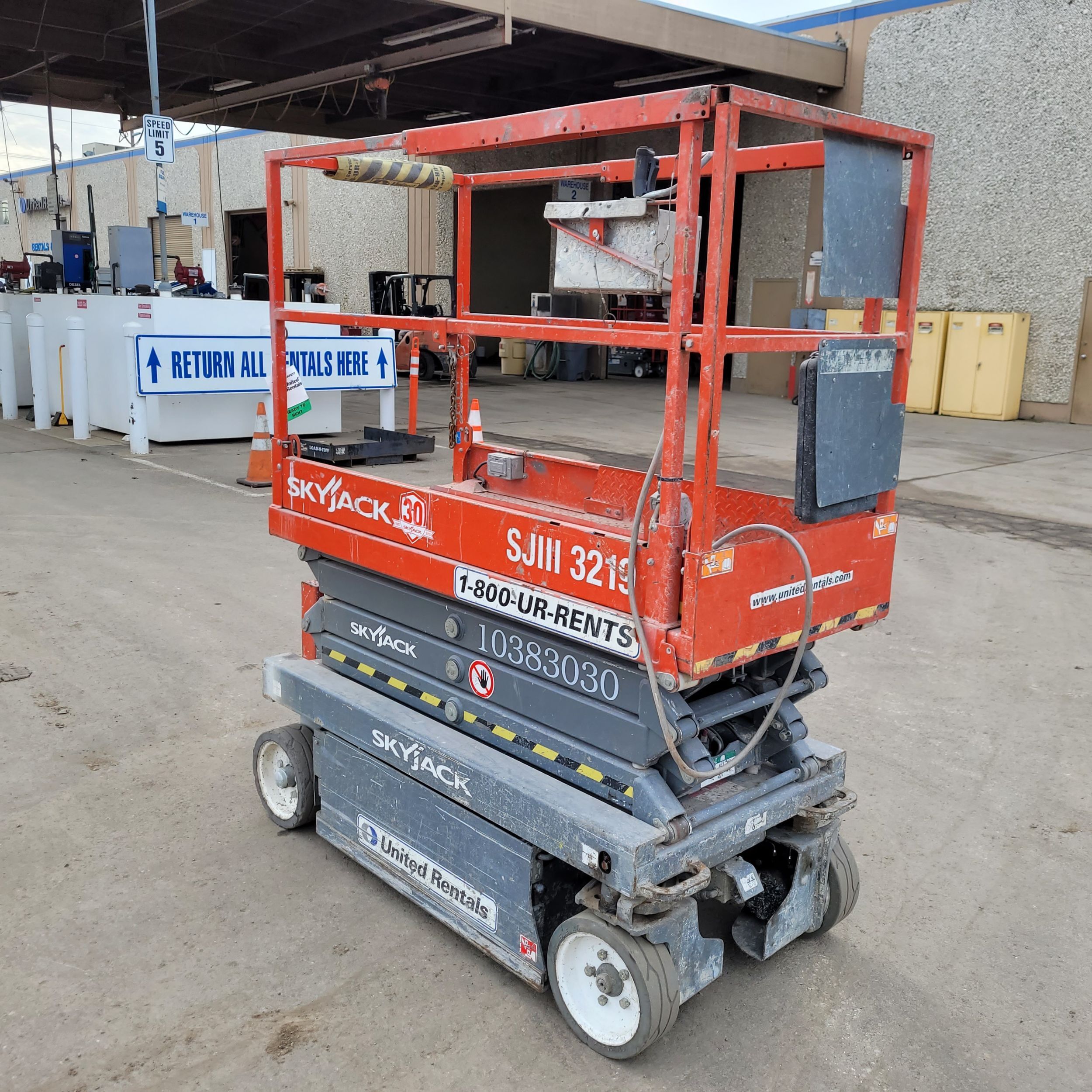 2015 SKYJACK SJIII3219 Scissor Lift in Sacramento, CA