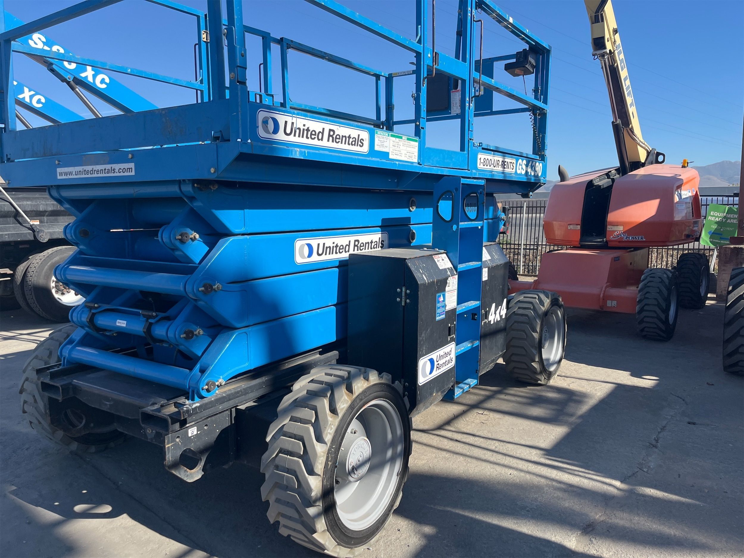 2015 GENIE GS-4390 RT Rough Terrain Scissor Lift in Sacramento, CA