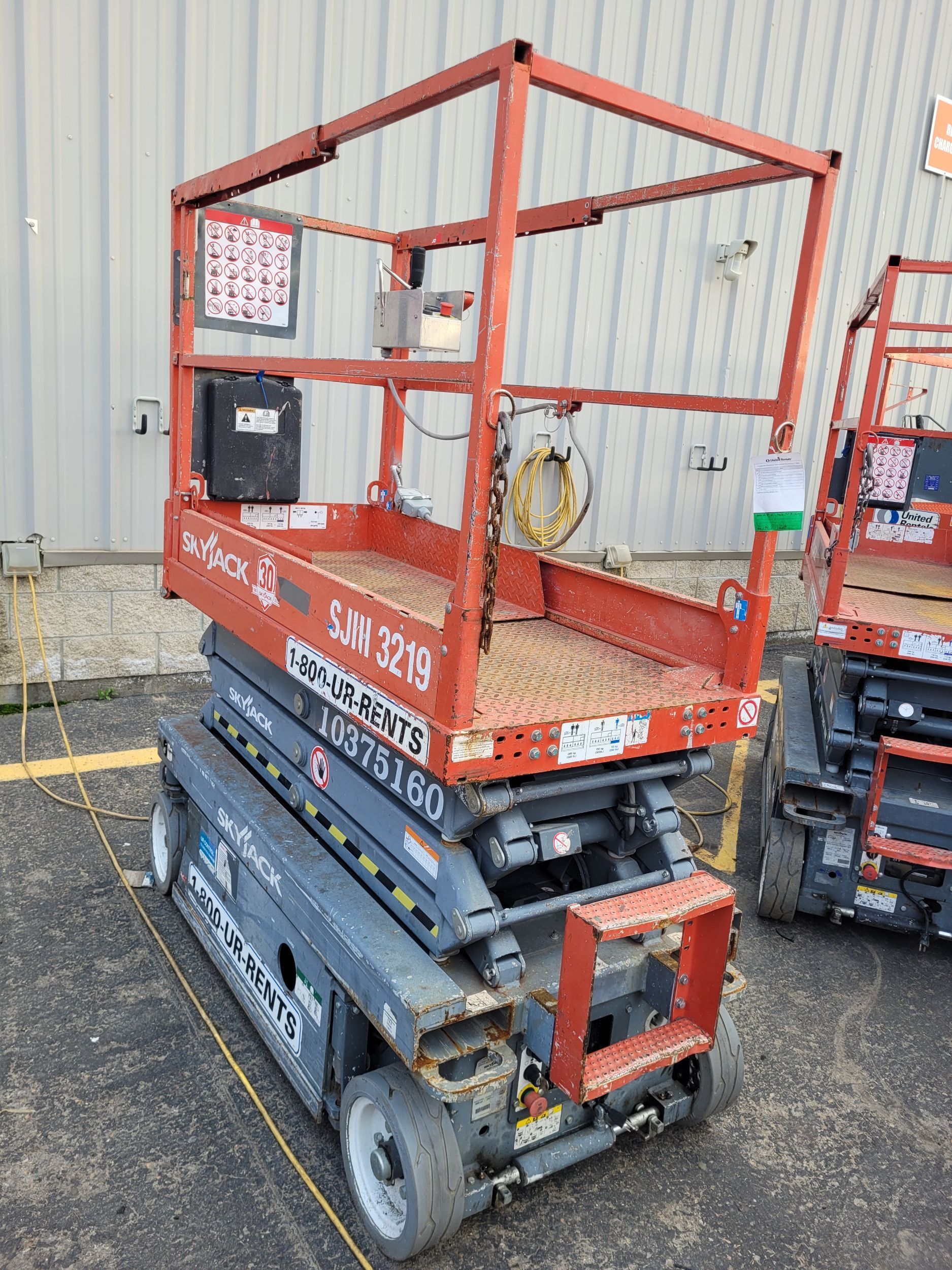 2015 SKYJACK SJIII3219 Scissor Lift in Sacramento, CA