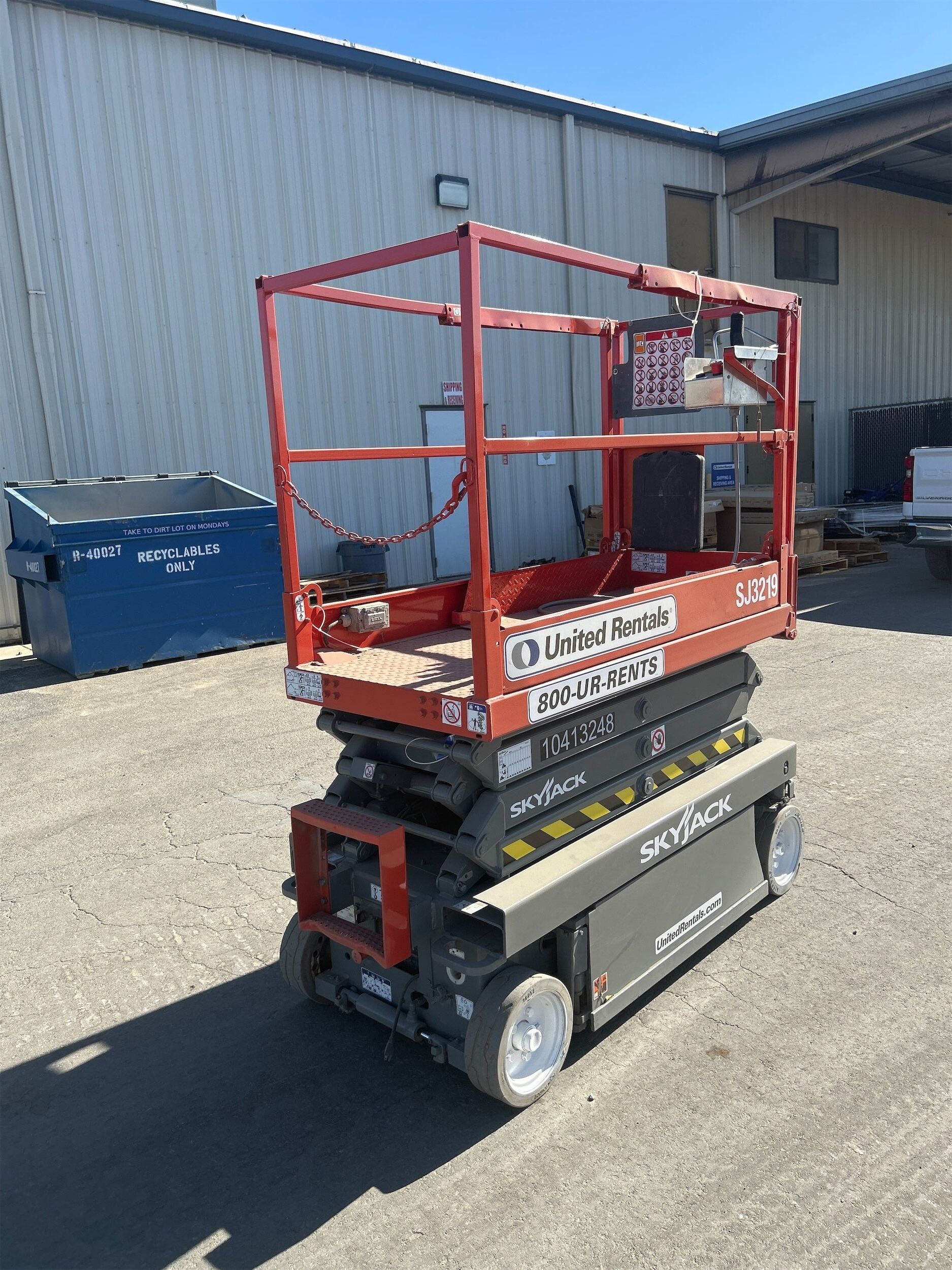 2015 SKYJACK SJIII3219 Scissor Lift in Sacramento, CA