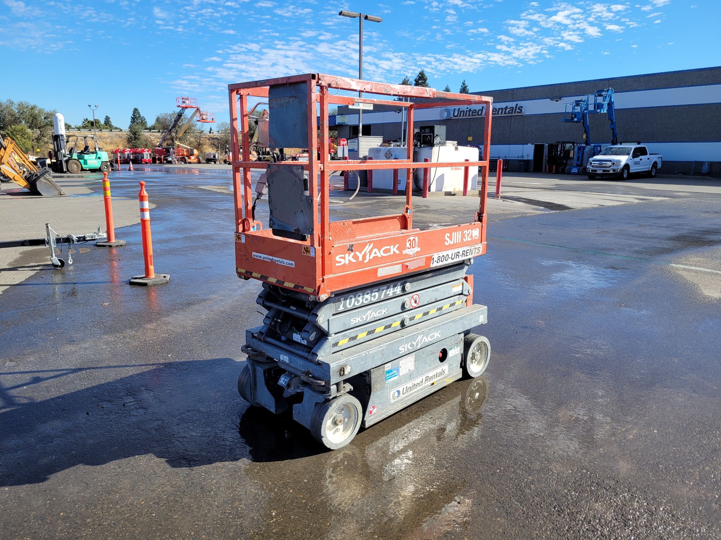 2015 SKYJACK SJIII3219 Scissor Lift in Sacramento, CA