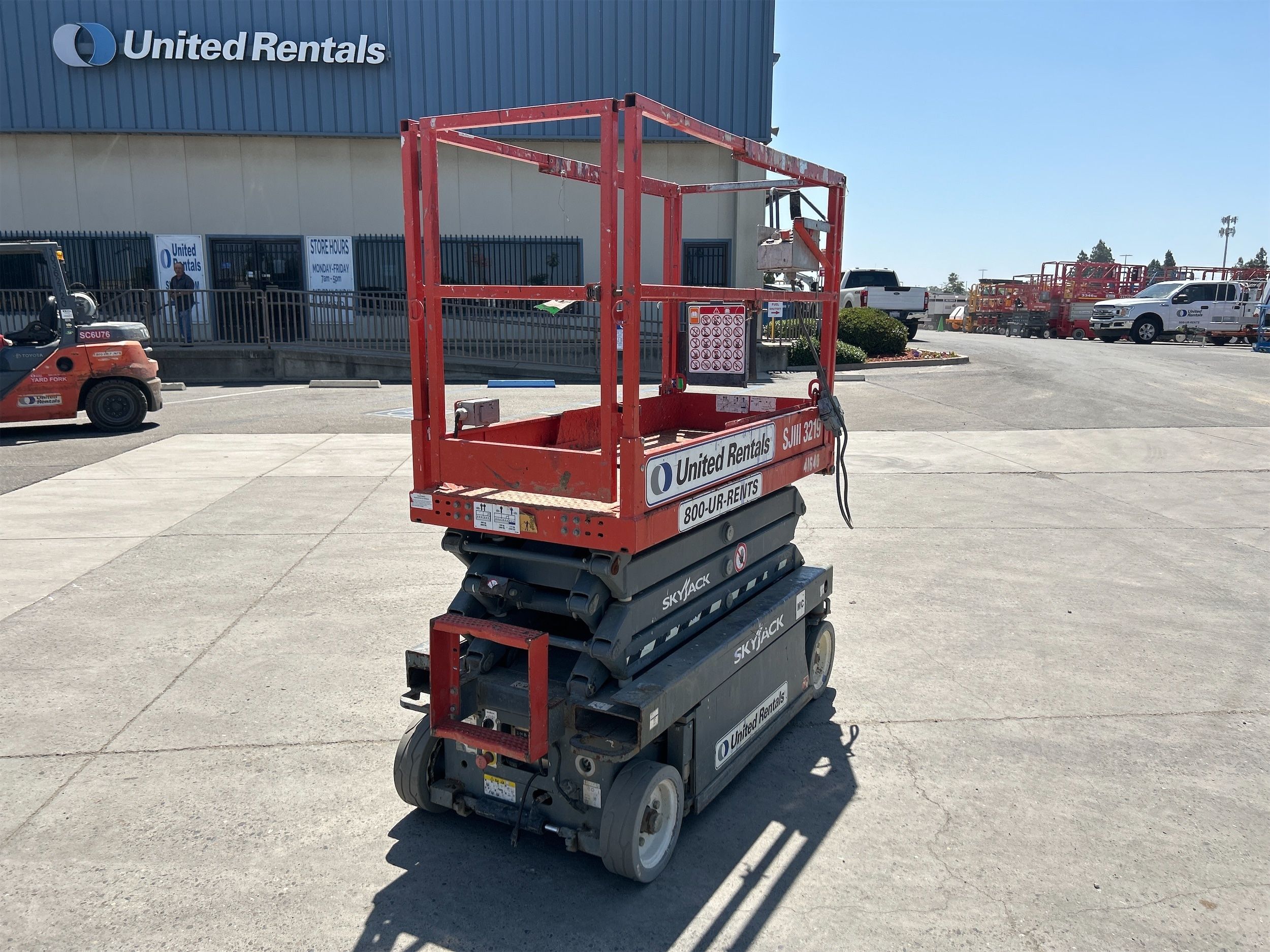 2017 SKYJACK SJIII3219 Scissor Lift in Sacramento, CA