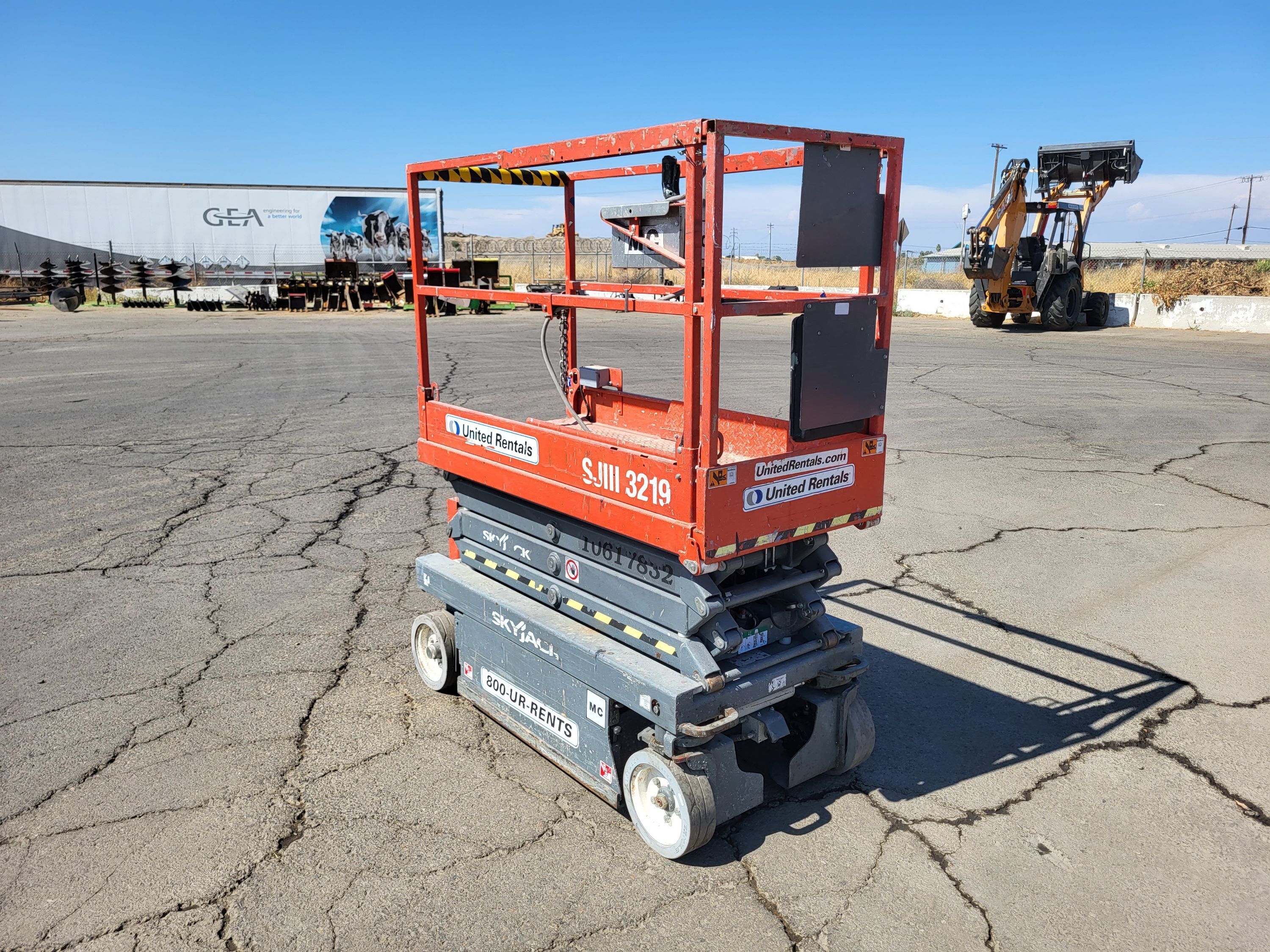 2017 SKYJACK SJIII3219 Scissor Lift in Sacramento, CA