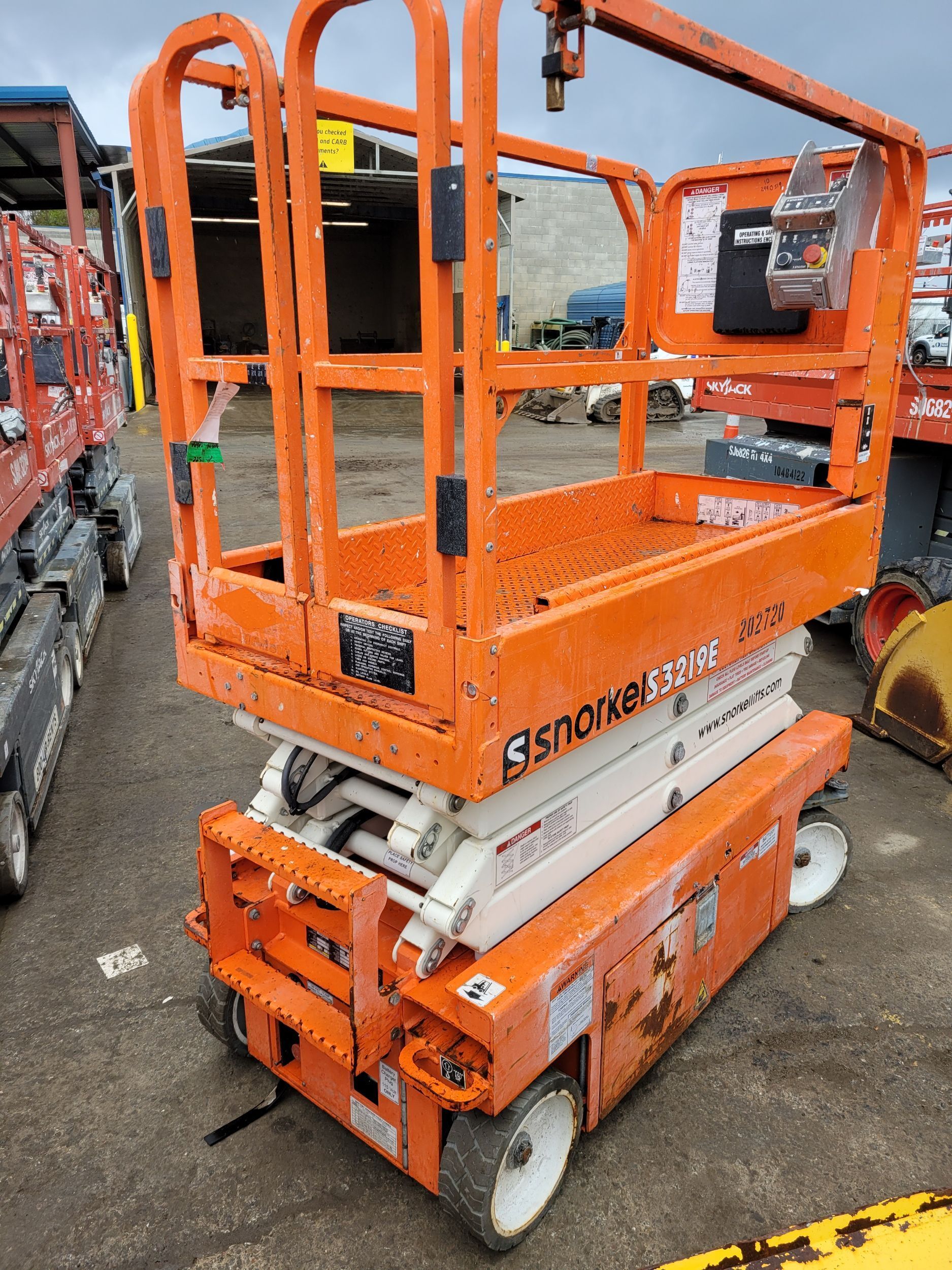 2018 SNORKEL S3219E Scissor Lift in Sacramento, CA