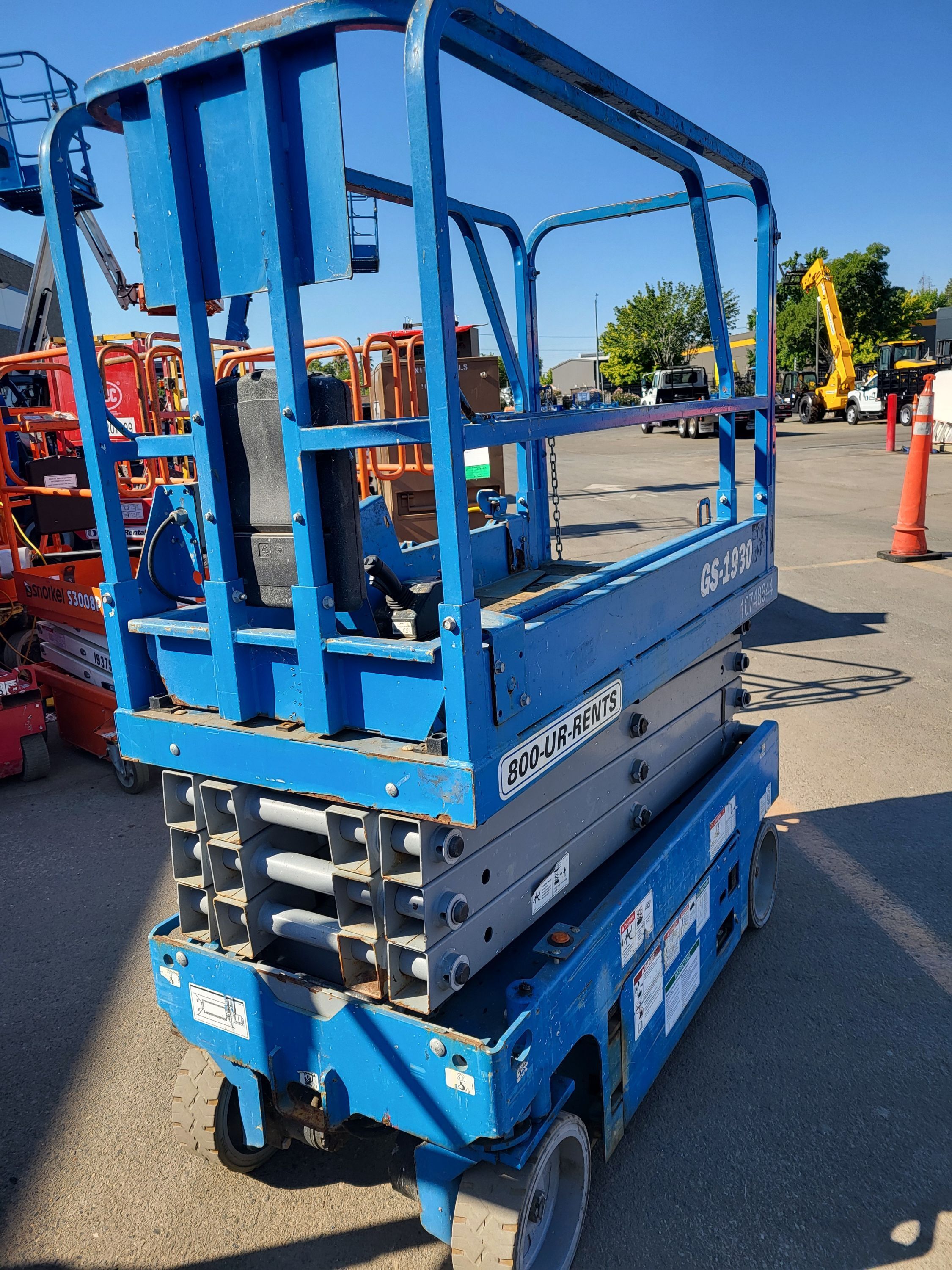 2018 GENIE GS-1930 Scissor Lift in Sacramento, CA