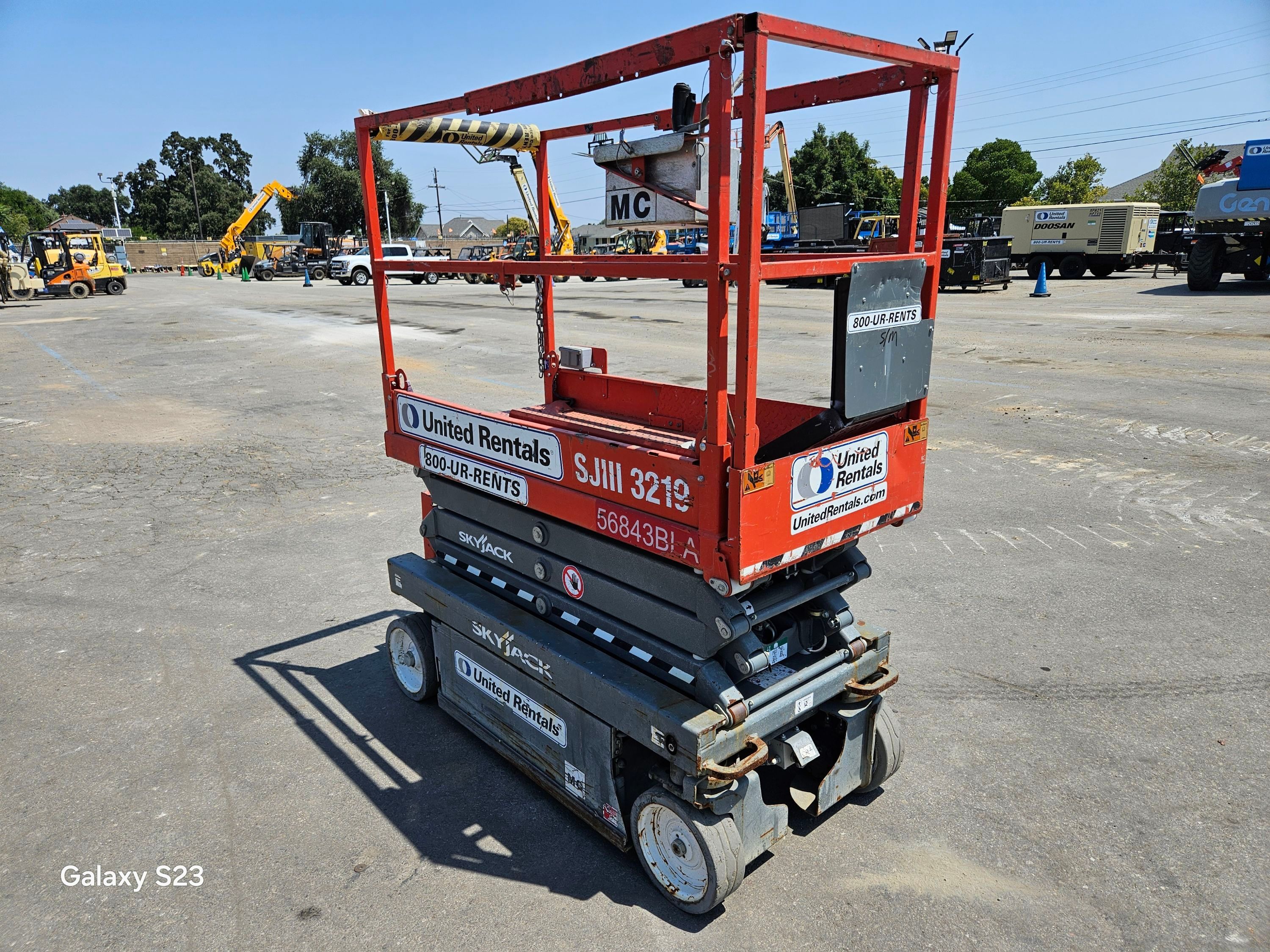 2018 SKYJACK SJIII3219 Scissor Lift in Sacramento, CA