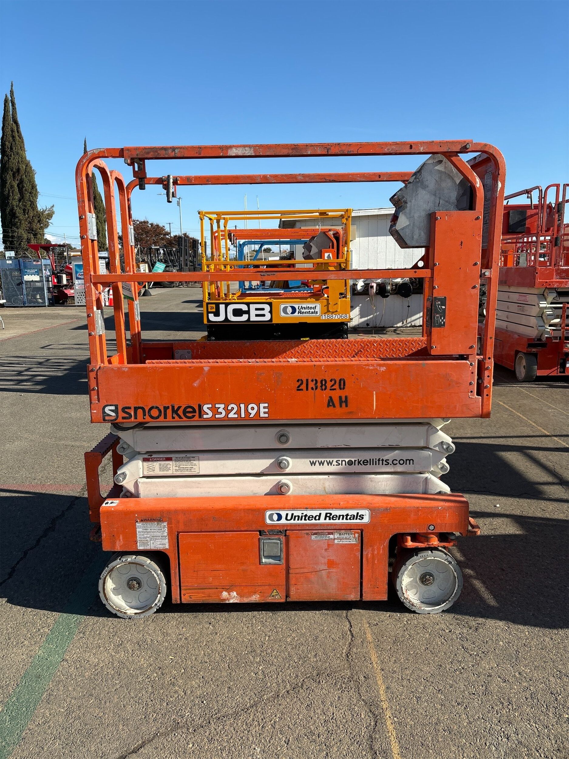 2018 SNORKEL S3219E Scissor Lift in Sacramento, CA