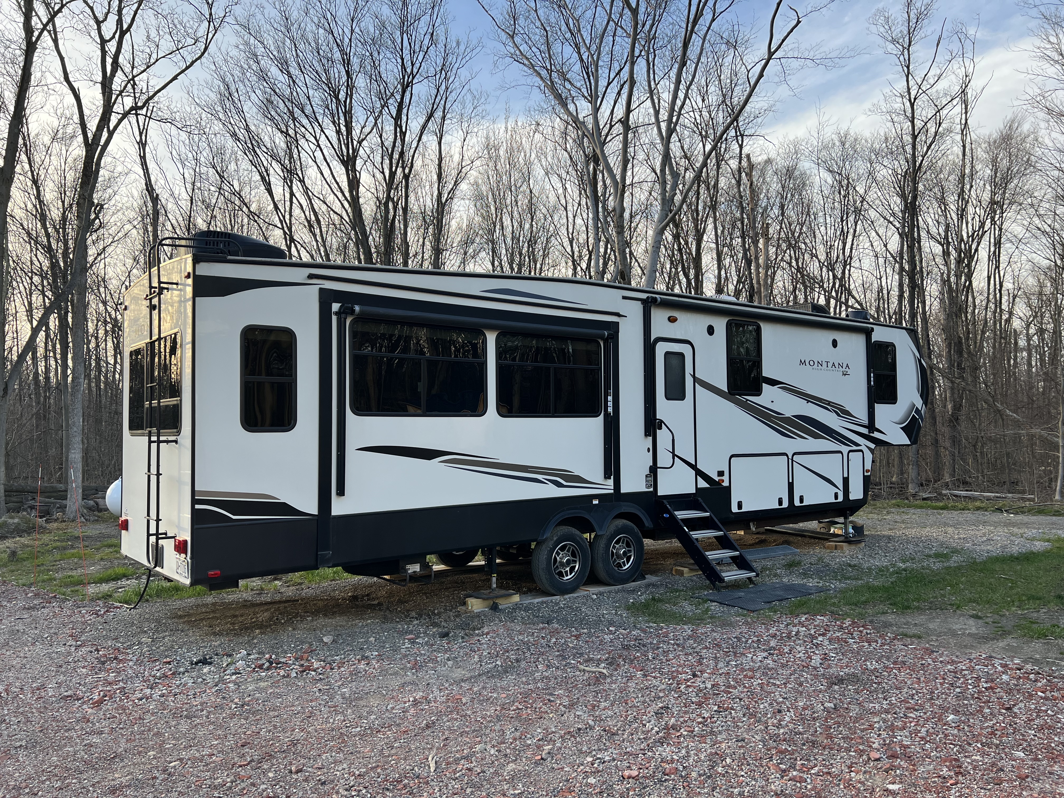 2020 Keystone MONTANA HIGH COUNTRY 385BR in west falls NY