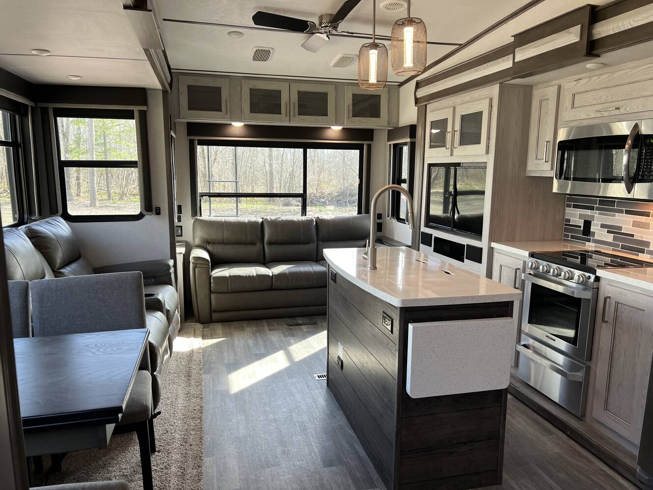 A photo of this 2020 Keystone MONTANA HIGH COUNTRY 385BR