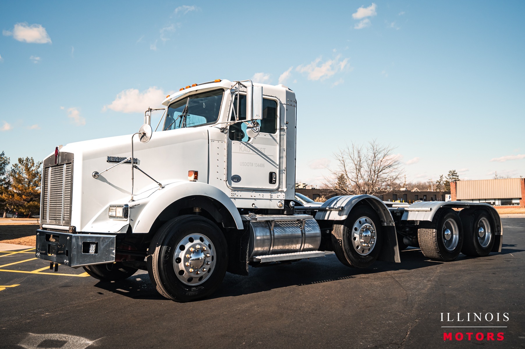 2012 Kenworth T-800 TRI-AXL DAY CAB in Cary, IL