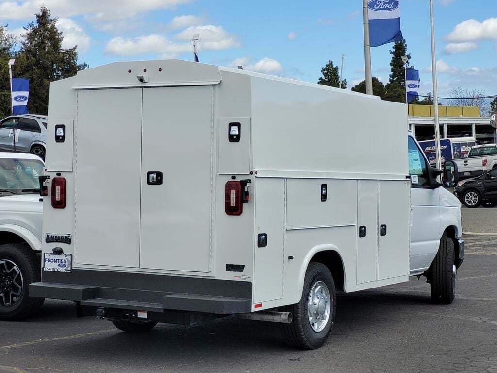 2025 Ford E-350 Base photo 4