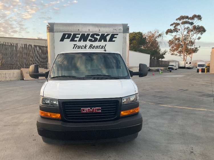 2022 Gmc Savana 3500 Cutaway photo 2