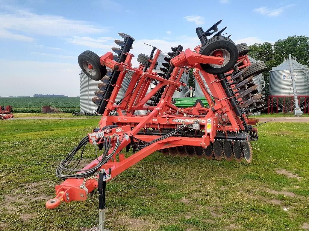 2018 Kuhn Krause Interceptor 8050-30 in Hills, MN