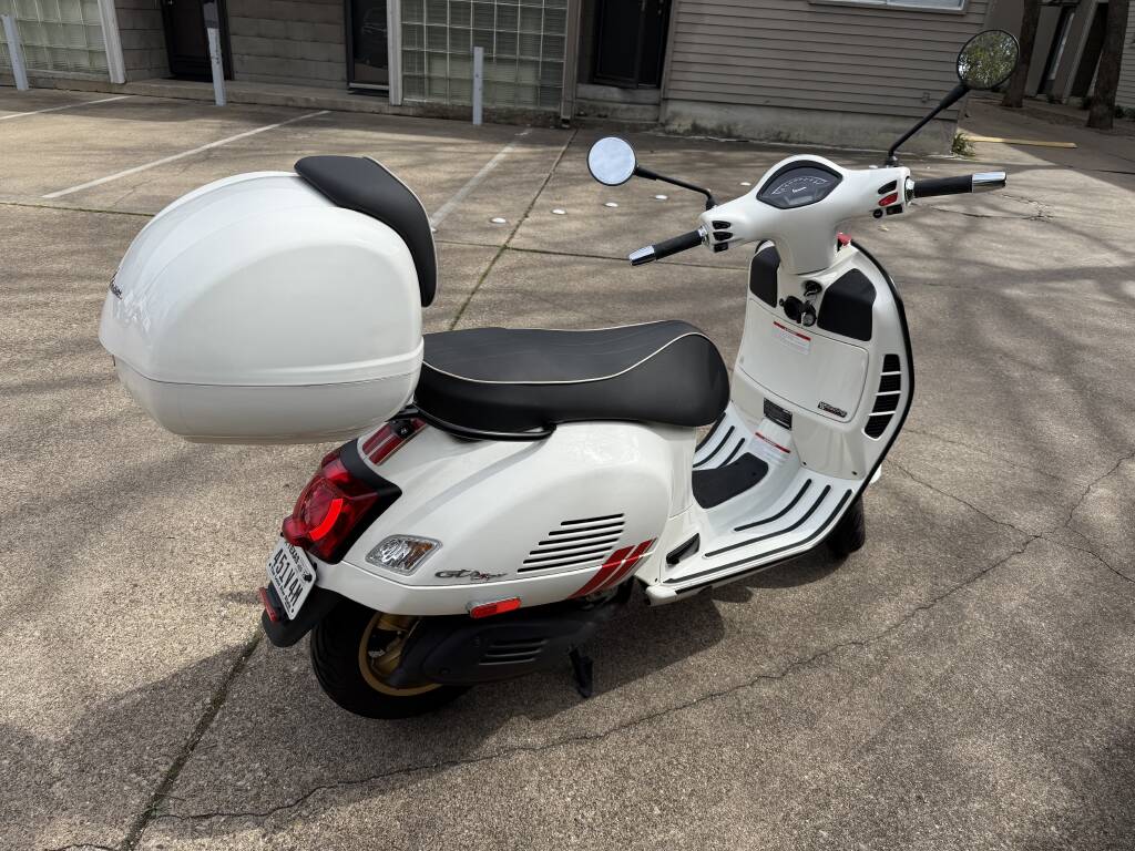 Used 2022 Vespa Gts Super 300 Hpe Racing Sixties For Sale in