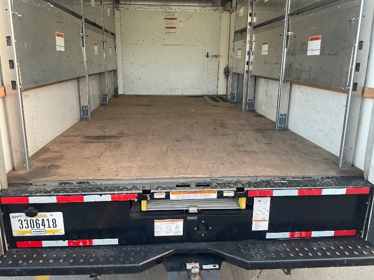 2022 Gmc Savana 3500 Cutaway photo 10