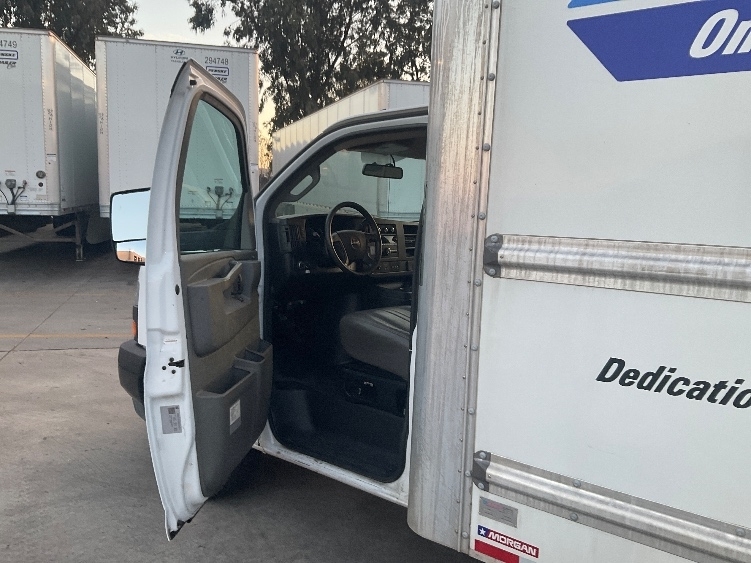 2022 Gmc Savana 3500 Cutaway photo 14