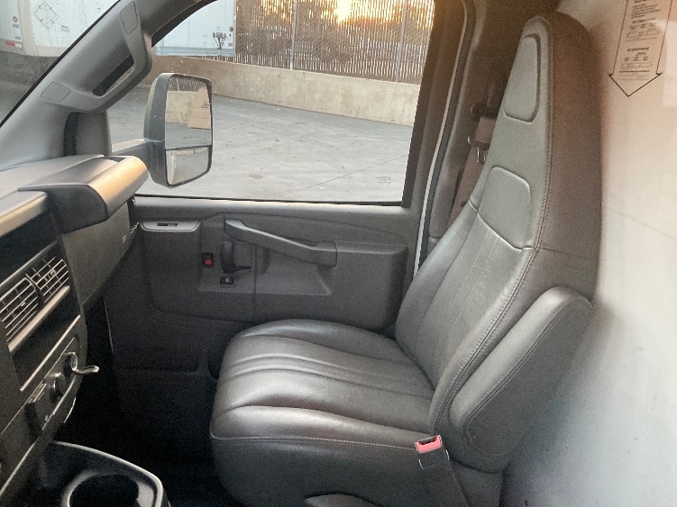 2022 Gmc Savana 3500 Cutaway photo 17