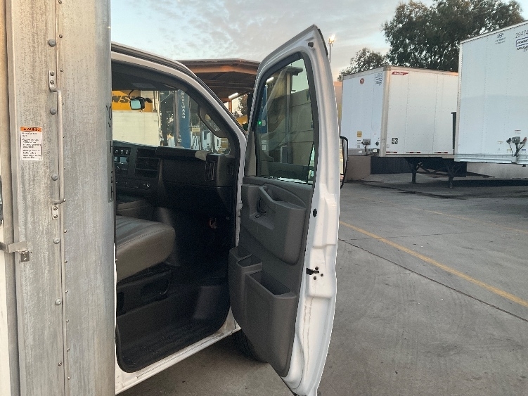 2022 Gmc Savana 3500 Cutaway photo 18
