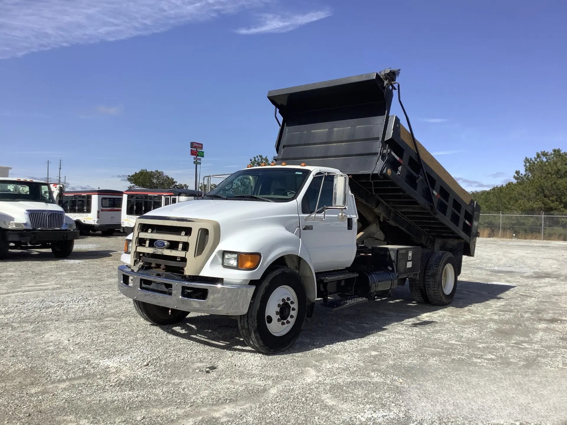 2004 FORD F750 in East Wareham, MA