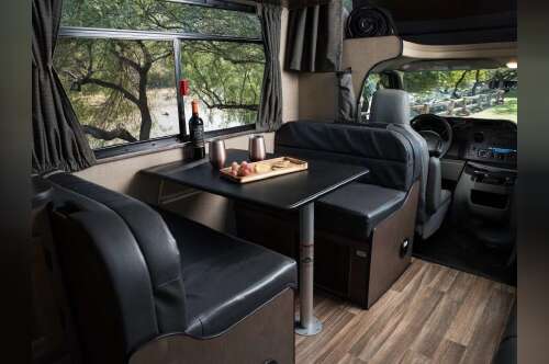 2020 Winnebago MINNIE WINNIE 28 in kissimmee FL