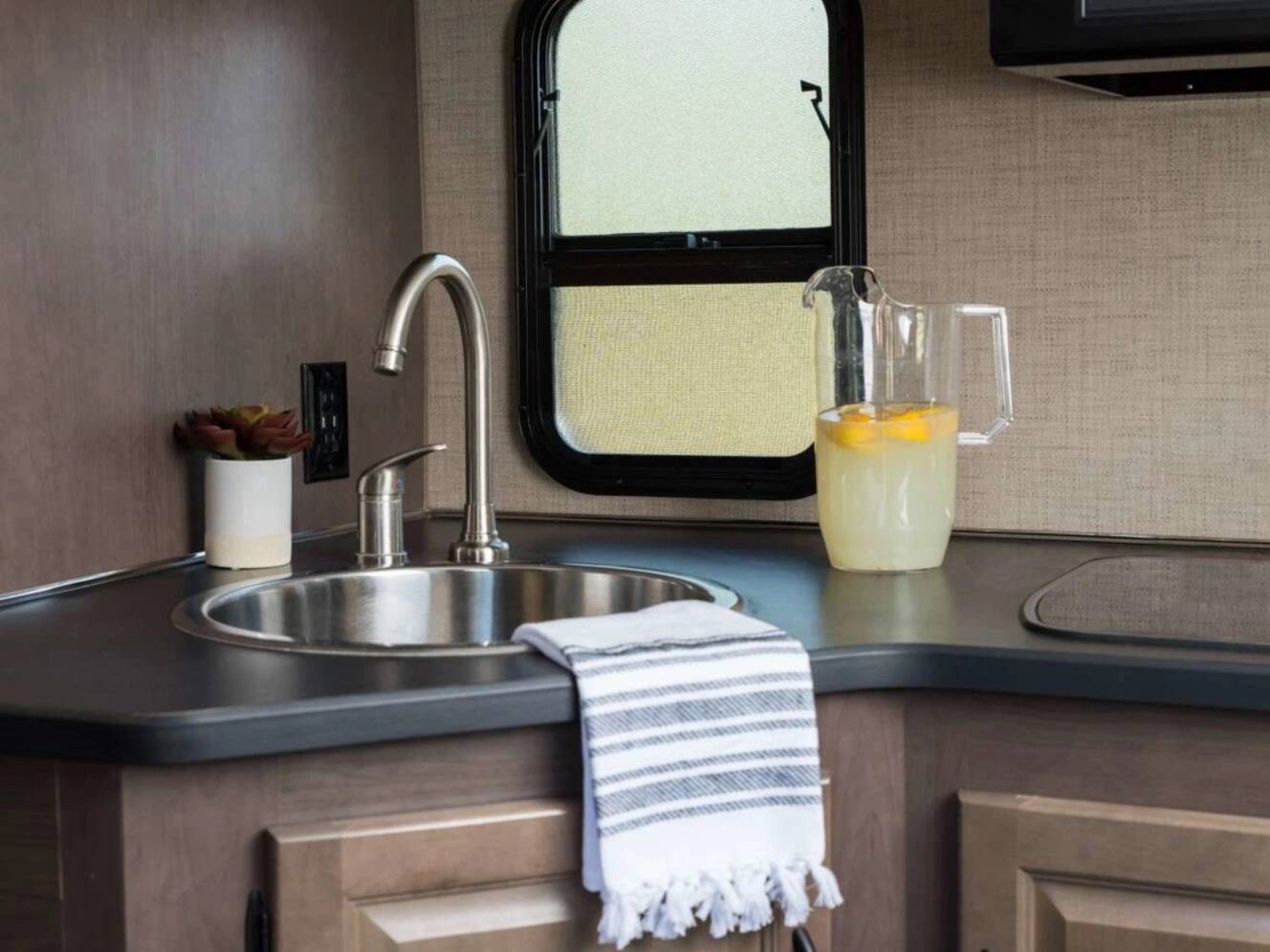 A photo of this 2020 Winnebago MINNIE WINNIE 28