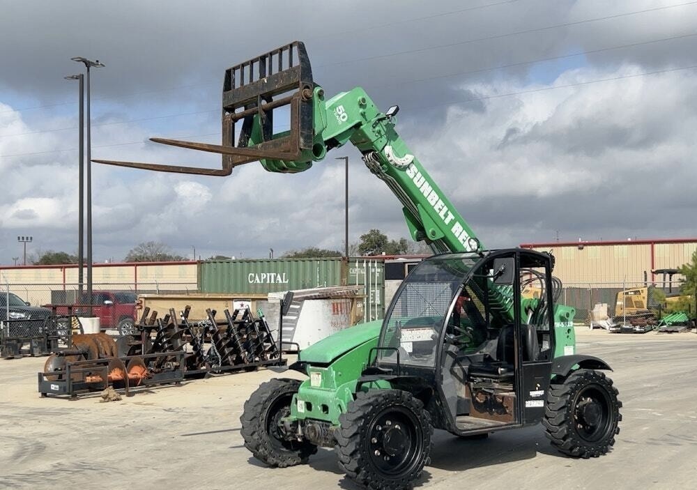 2017 GENIE GTH-5519 in Medina, WA