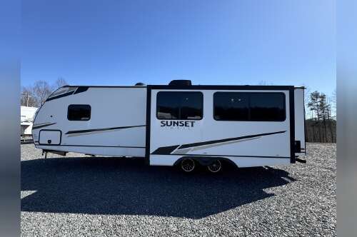 2022 Crossroads SUNSET TRAIL SUPER LITE SS285CK in dobson NC