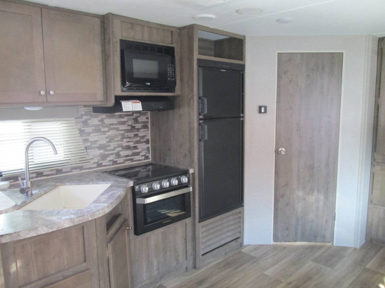 A photo of this 2019 Dutchmen ASPEN TRAIL M-2480RBS