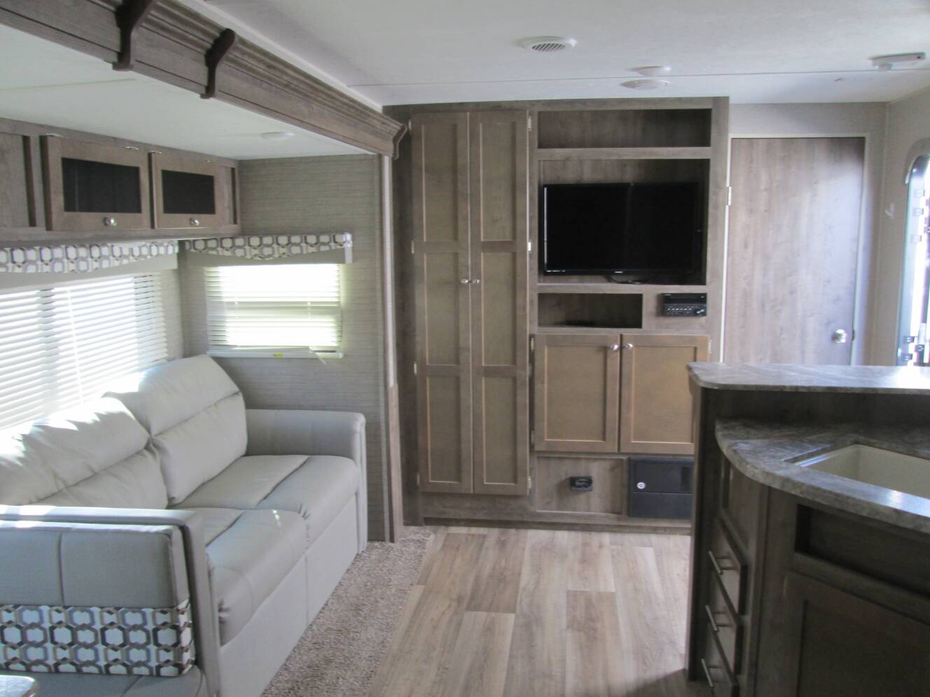 A photo of this 2019 Dutchmen ASPEN TRAIL M-2480RBS