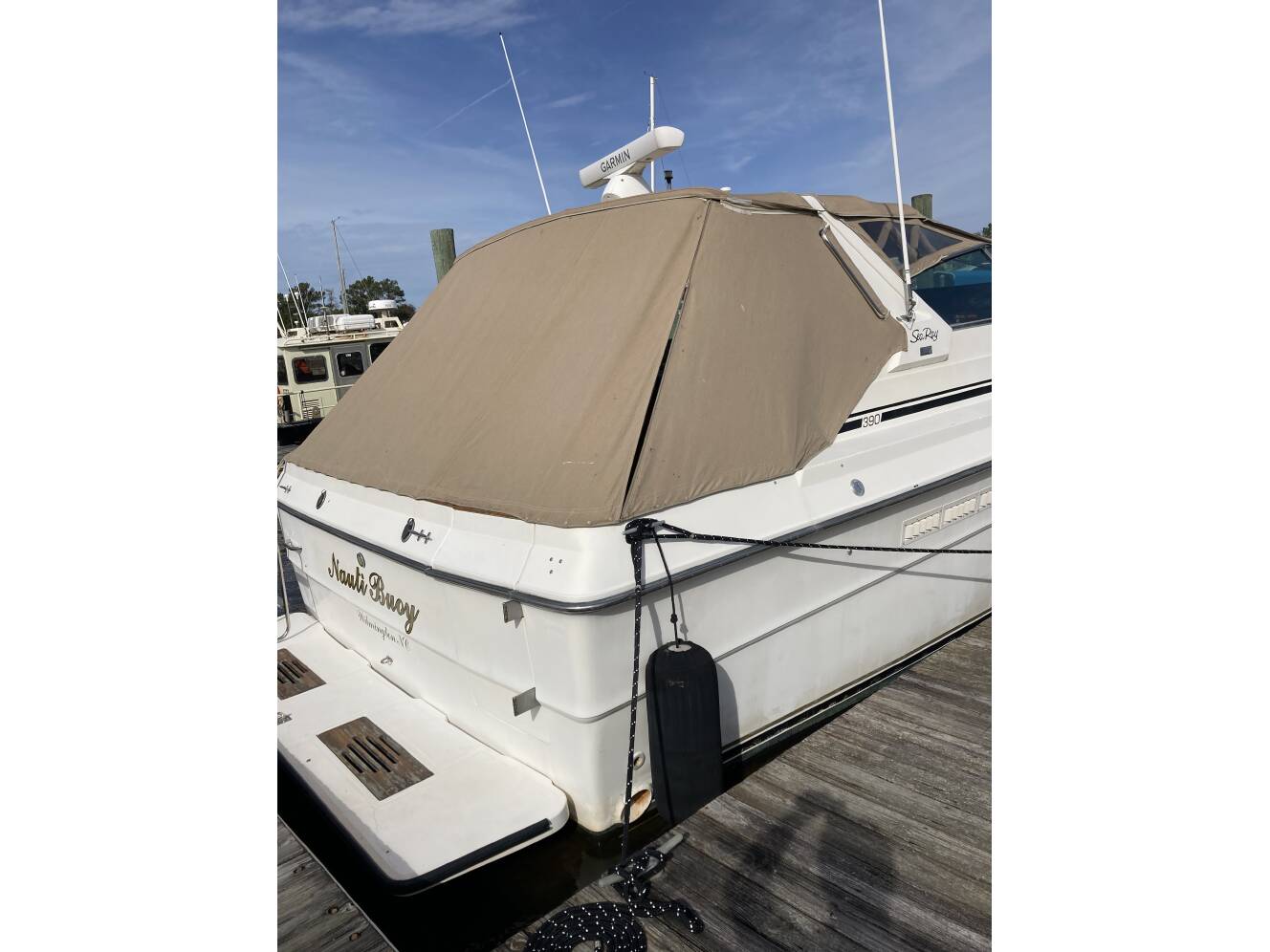 A photo of this 1986 Sea Ray 390 EXPRESS CRUISER