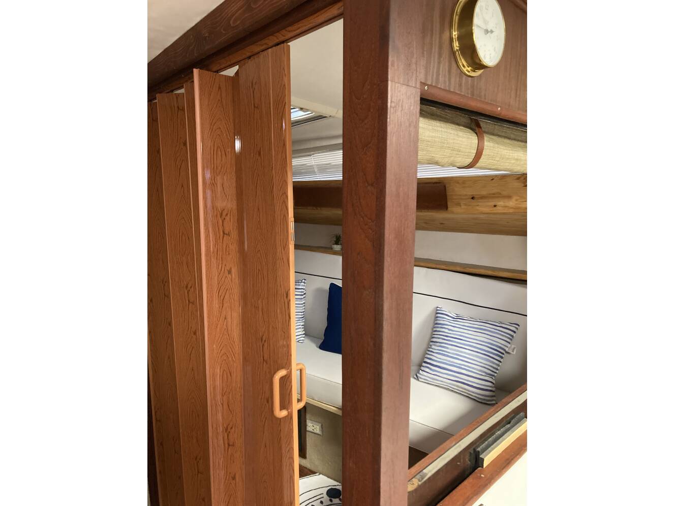 A photo of this 1986 Sea Ray 390 EXPRESS CRUISER