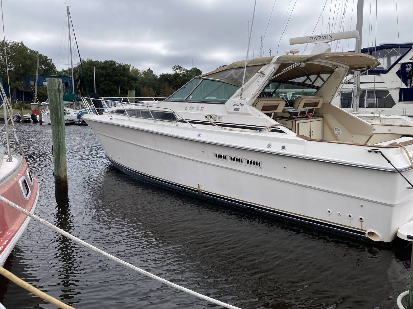 A photo of this 1986 Sea Ray 390 EXPRESS CRUISER