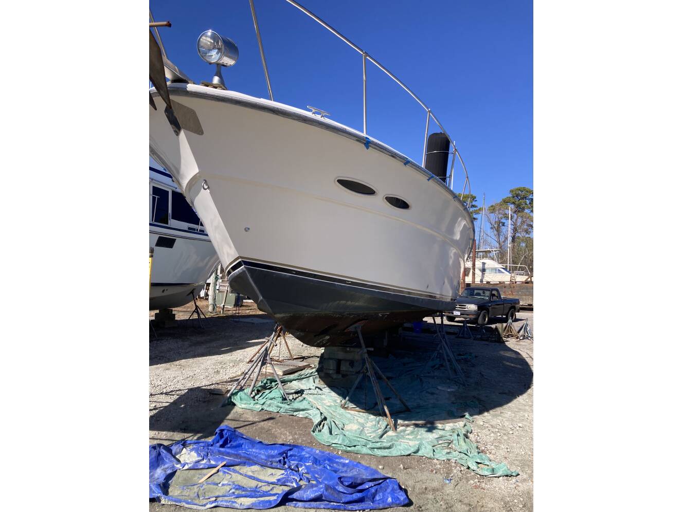 A photo of this 1986 Sea Ray 390 EXPRESS CRUISER